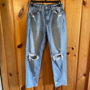 American Eagle High-Waisted Ripped Mom Jeans Size 4